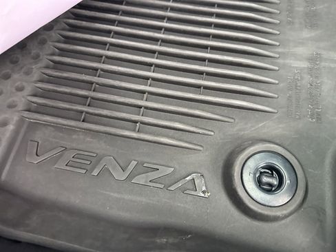 Used 2023 Toyota Venza XLE AWD/4WD image 14