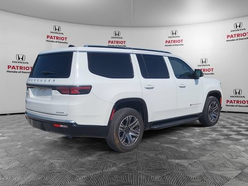 Used 2024 Jeep Wagoneer Series II w/ Flexible Seating Group RWD image 5