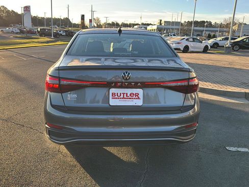 Used 2025 Volkswagen Jetta S image 4