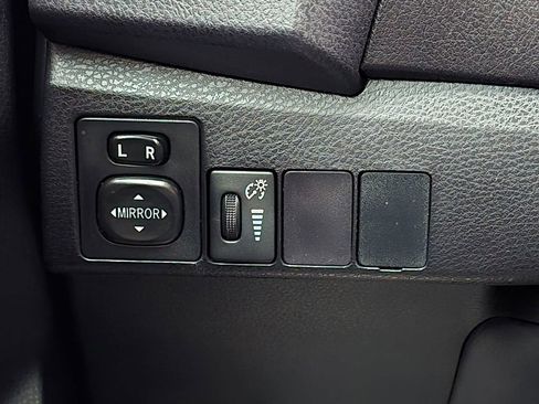 Used 2016 Toyota Corolla L image 37