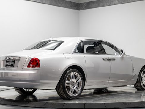 Used 2015 Rolls-Royce Ghost image 16