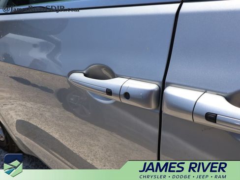 Used 2023 Chrysler Voyager LX FWD image 19