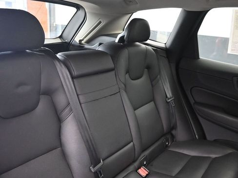 Used 2019 Volvo XC60 T5 Momentum w/ Premium Package image 14