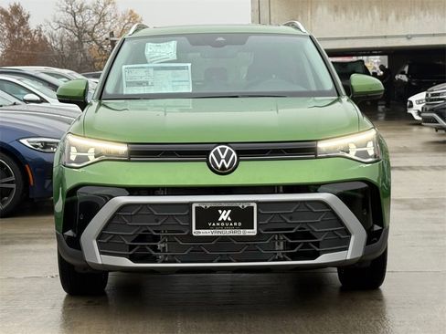New 2026 Volkswagen Taos SE image 7