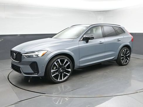Used 2023 Volvo XC60 B5 Ultimate w/ Climate Package FWD image 4