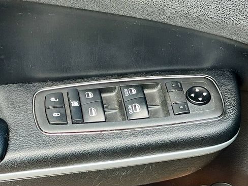 Used 2021 Chrysler 300 Touring L RWD image 17