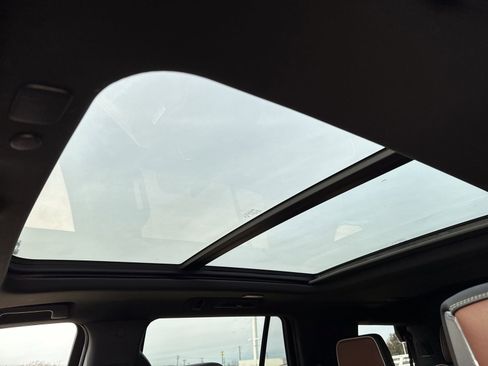 Used 2023 GMC Yukon Denali Ultimate image 16