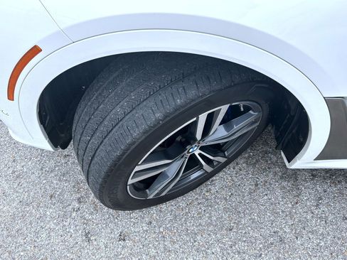 Used 2020 BMW X7 M50i w/ Dynamic Handling Package AWD/4WD image 23