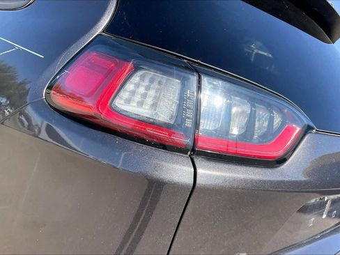 Used 2019 Jeep Cherokee Trailhawk w/ Cold Weather Group image 28