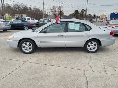 Used 2005 Ford Taurus SE image 3