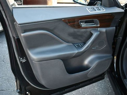 Used 2018 Jaguar F-PACE Prestige image 37