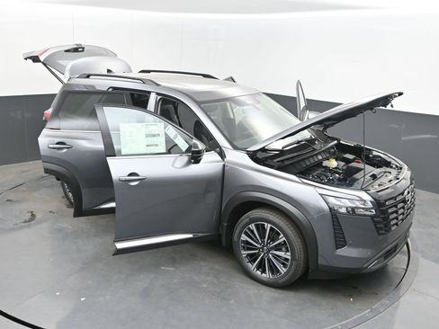 New 2026 Nissan Pathfinder Platinum FWD image 40