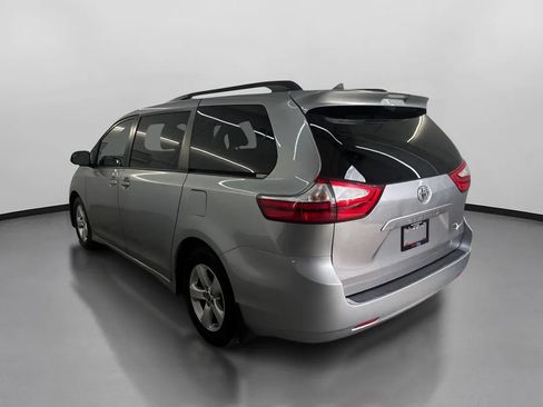 Used 2018 Toyota Sienna LE FWD image 7