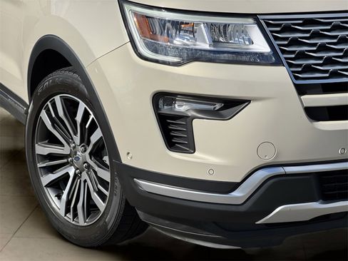 Used 2018 Ford Explorer Platinum image 46