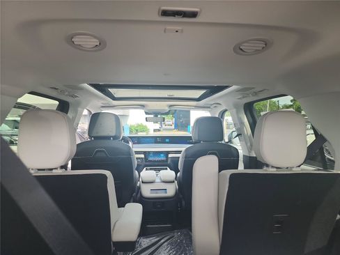 New 2026 Lincoln Navigator Reserve AWD/4WD image 21