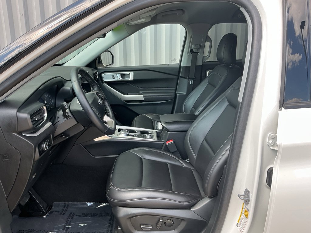 Used 2024 Ford Explorer XLT w/ Equipment Group 202A AWD/4WD image 9
