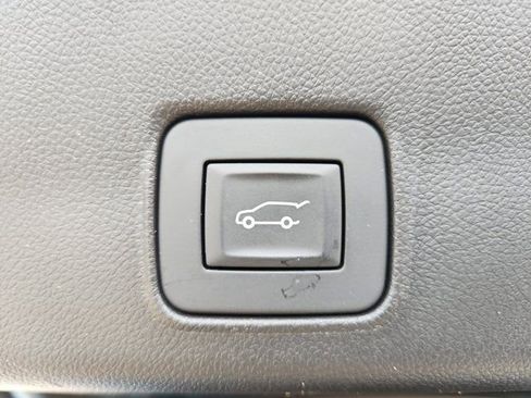 Used 2025 Chevrolet TrailBlazer RS w/ Convenience Package AWD/4WD image 36
