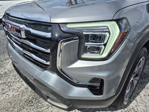 Used 2026 GMC Terrain Elevation w/ Elevation Premium Package FWD image 9