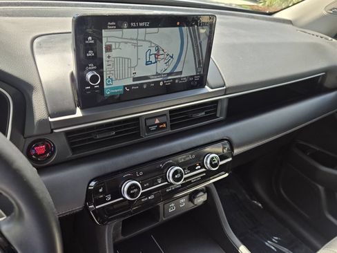 Certified 2025 Honda Pilot Touring image 18