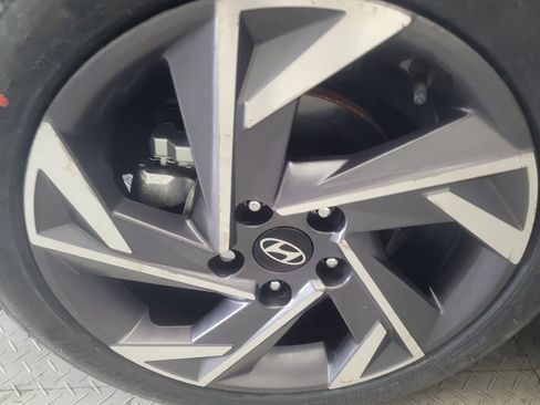 Used 2025 Hyundai Elantra SEL FWD image 31