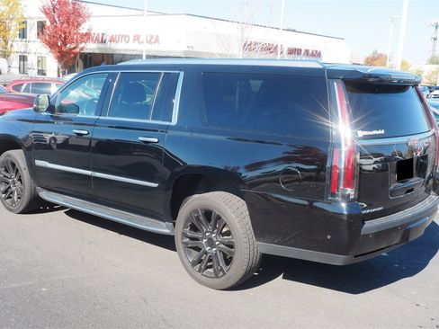 Used 2019 Cadillac Escalade ESV Premium Luxury image 7