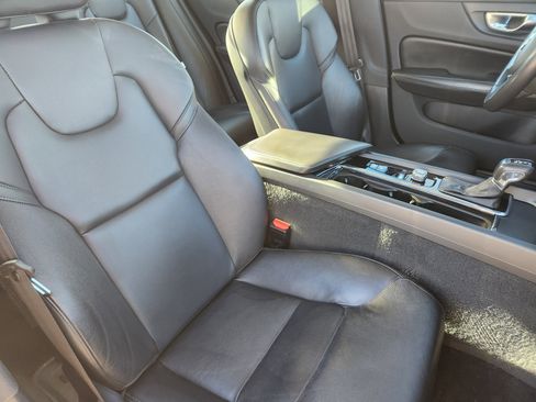 Used 2020 Volvo S60 T6 Momentum image 15