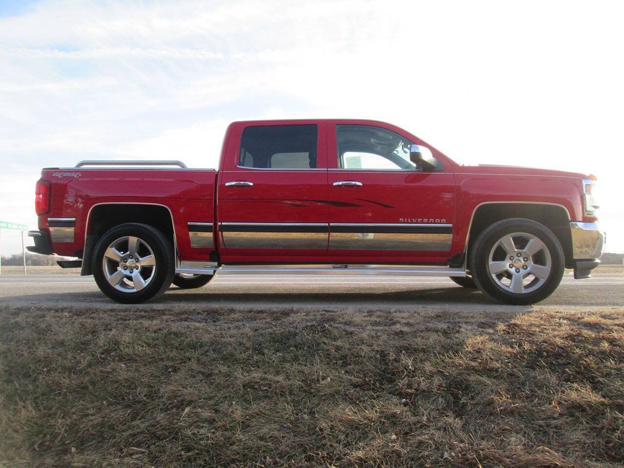 Used 2017 Chevrolet Silverado 1500 LTZ w/ Sport Package AWD/4WD image 5