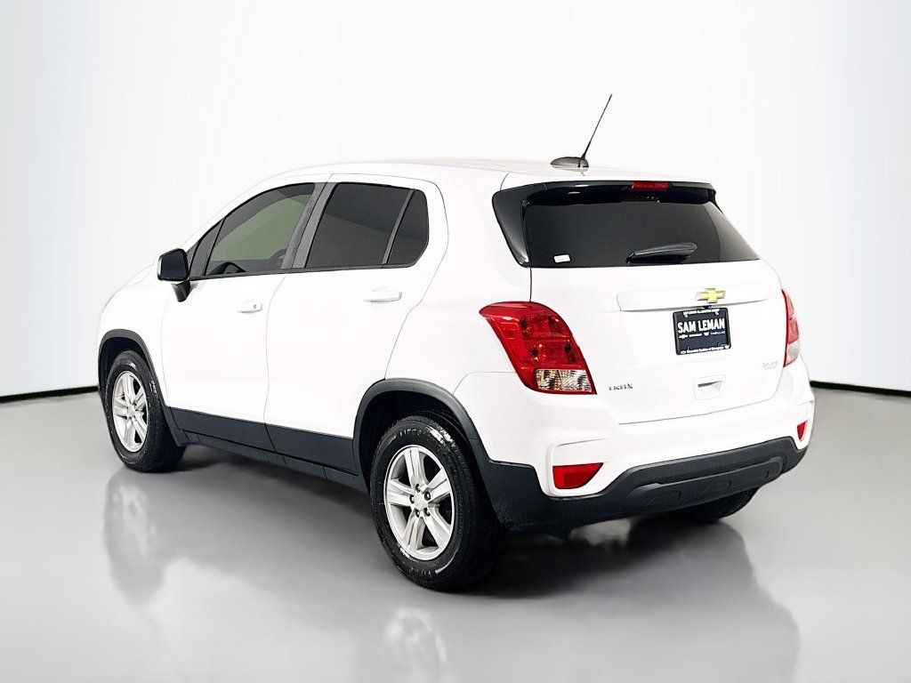 Used 2022 Chevrolet Trax LS w/ Tint and Cruise Package FWD image 5