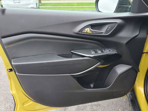 Used 2025 Chevrolet Trax ACTIV FWD image 8
