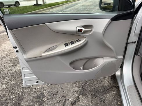 Used 2013 Toyota Corolla LE FWD image 16