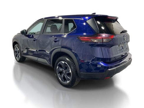 Used 2024 Nissan Rogue SV AWD/4WD image 2