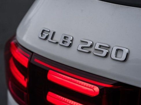 Certified 2025 Mercedes-Benz GLB 250 4MATIC image 9