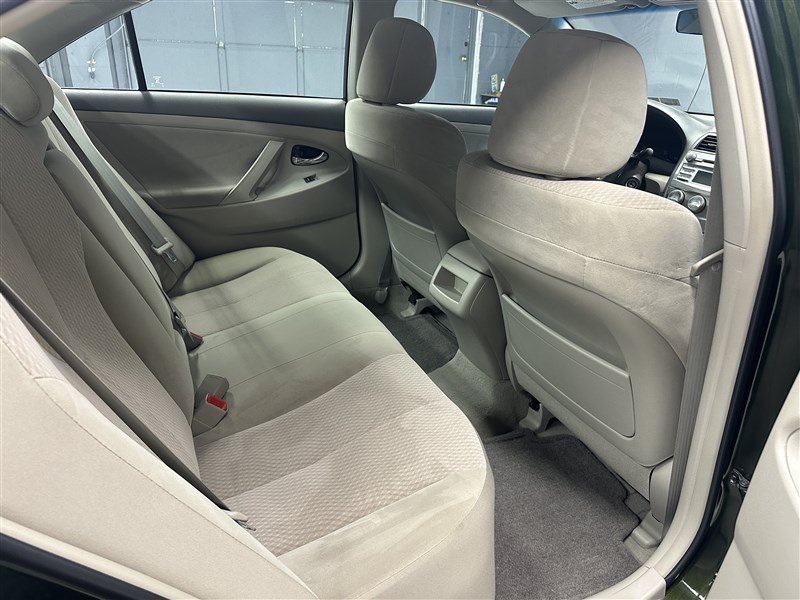 Used 2011 Toyota Camry LE FWD image 12