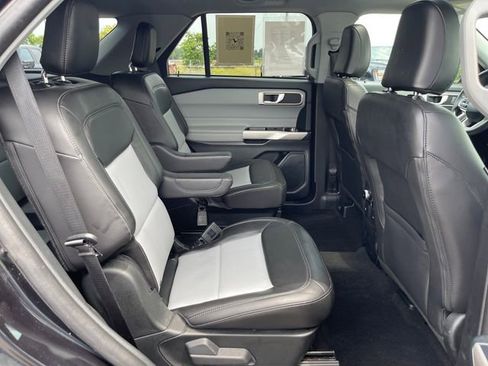 Used 2024 Ford Explorer XLT w/ Equipment Group 202A AWD/4WD image 34