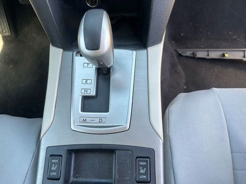 Used 2010 Subaru Outback 2.5i Premium AWD/4WD image 19