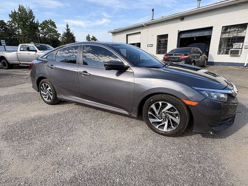 Used 2018 Honda Civic EX image 5