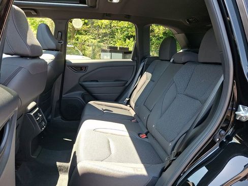 Used 2025 Subaru Forester Premium AWD/4WD image 10