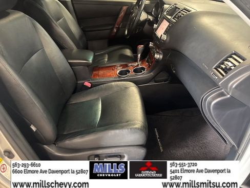 Used 2012 Toyota Highlander Limited AWD/4WD image 22