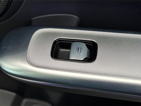 Used 2025 Mercedes-Benz GLC 300 GLC 300 image 22