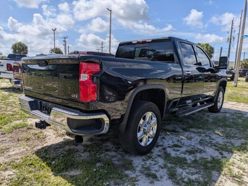 Used 2021 Chevrolet Silverado 2500 LTZ w/ LTZ Convenience Package AWD/4WD image 4