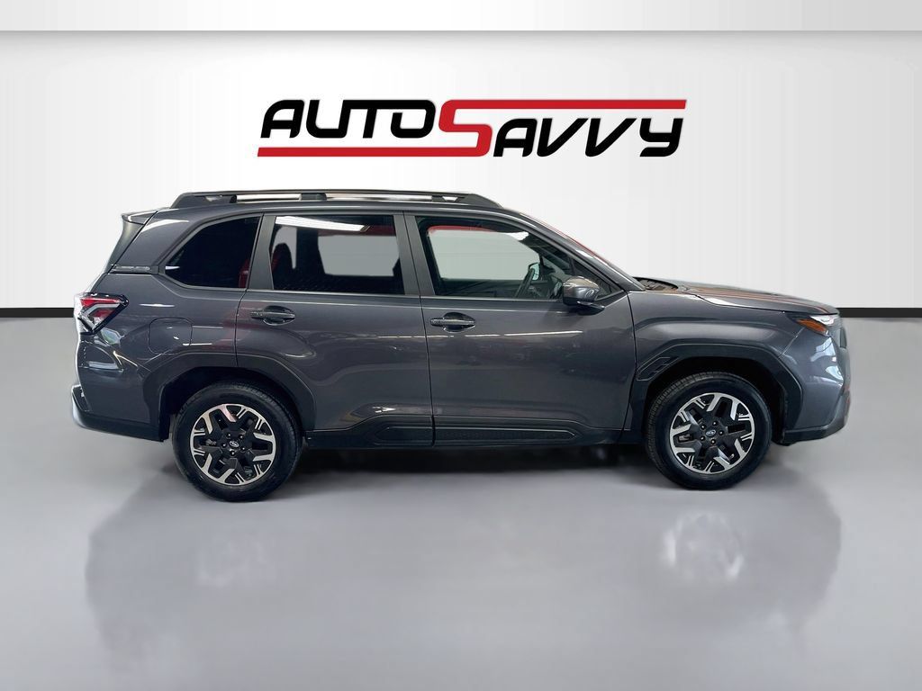 Used 2025 Subaru Forester Premium AWD/4WD image 8