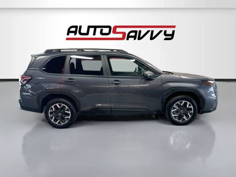Used 2025 Subaru Forester Premium AWD/4WD image 8