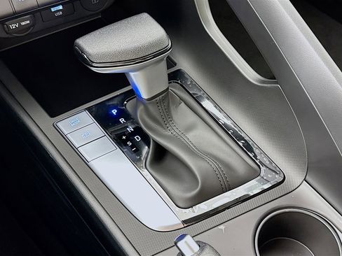 Certified 2025 Hyundai Elantra SE image 16