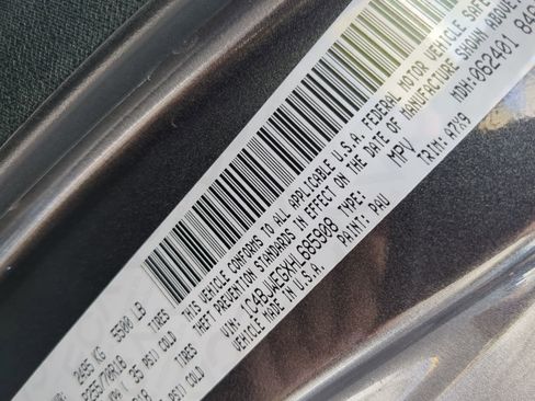 Used 2017 Jeep Wrangler Unlimited Sahara w/ Connectivity Group image 33