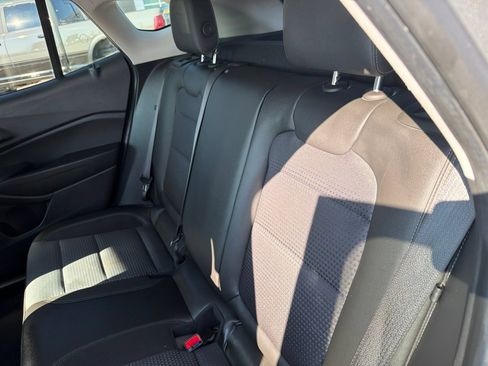 Used 2024 Chevrolet Trax LT w/ Driver Confidence Package FWD image 17