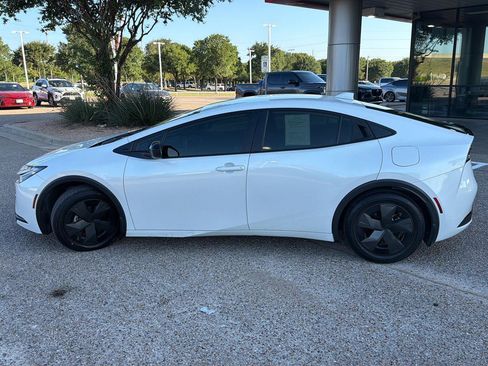 Used 2024 Toyota Prius LE FWD image 6