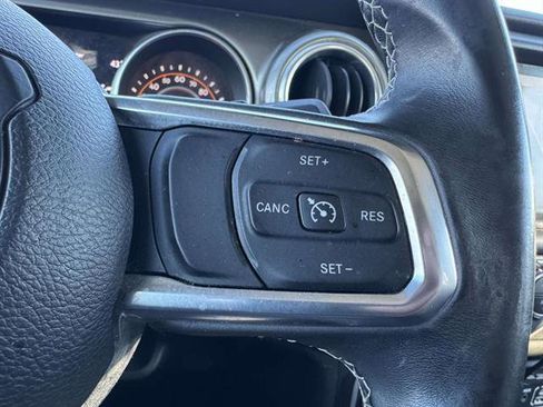 Used 2018 Jeep Wrangler Unlimited Sahara image 19