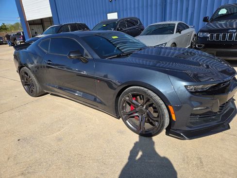 Used 2019 Chevrolet Camaro SS image 3