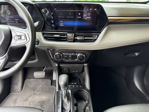 Used 2025 Chevrolet TrailBlazer ACTIV w/ Convenience Package FWD image 17