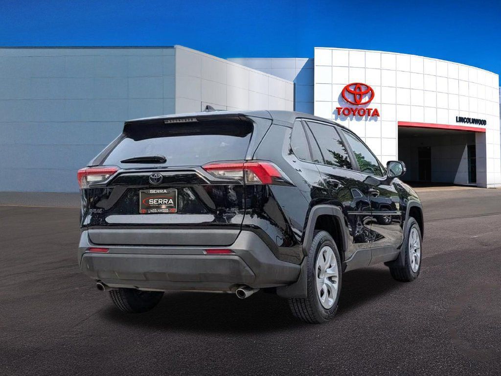Used 2022 Toyota RAV4 LE AWD/4WD image 11